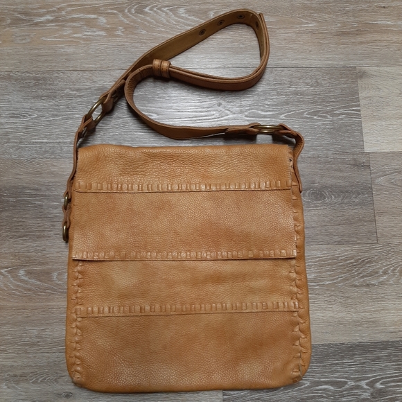 Lucky Brand Handbags - Lucky Brand Vintage Inspired Expert Makers Boho Leather Crossbody Messenger Bag